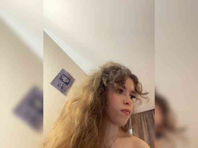 YourLadyyy's chat room