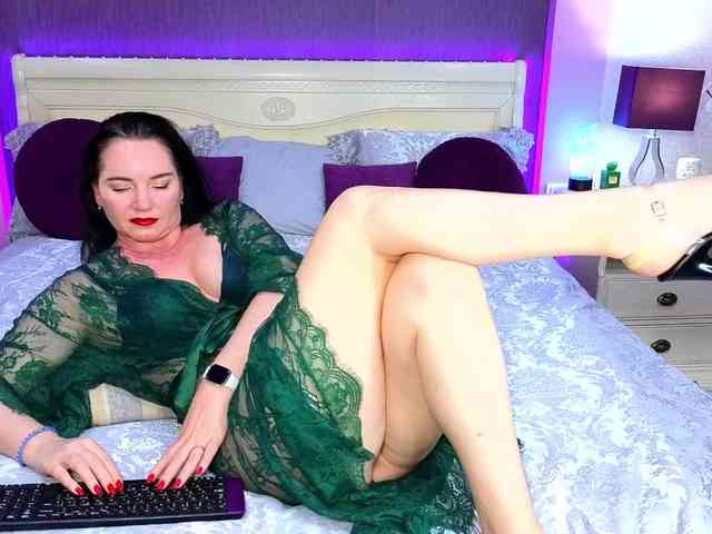 Hungryforme's chat room