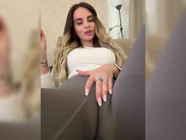 LedyMiya's chat room