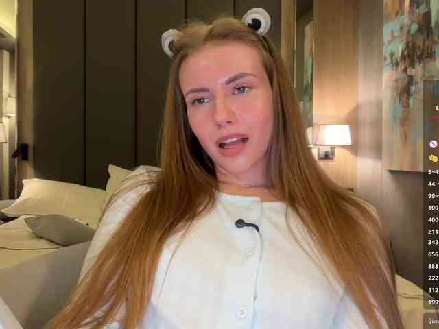 VikkiExtraCheese's chat room