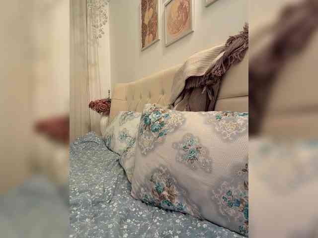 OrgazMia's chat room