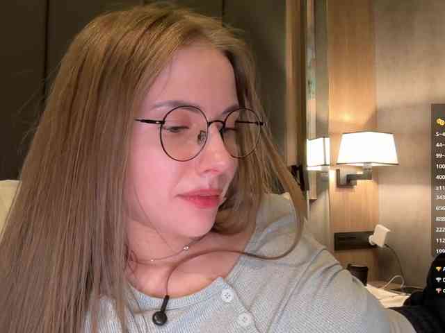 VikkiExtraCheese's chat room