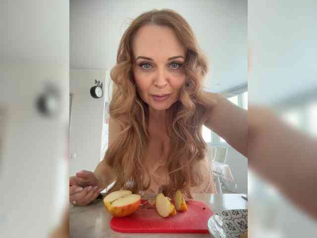 Milf_Zabava's chat room