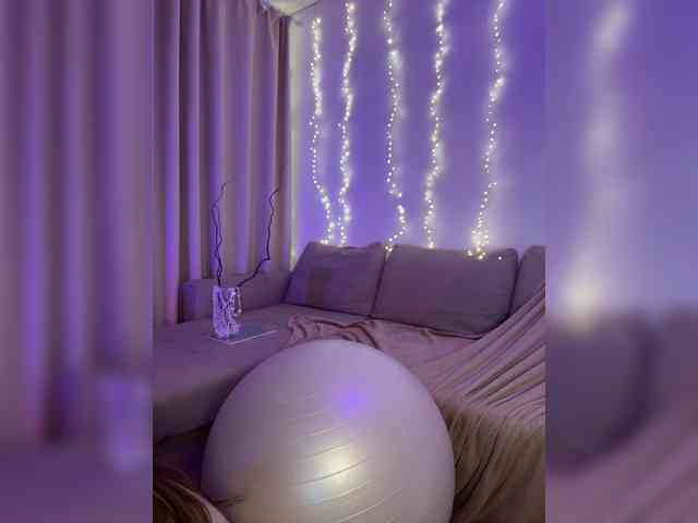 DearAmiira's chat room