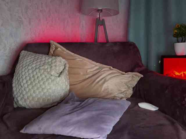 PinkFoxya's chat room