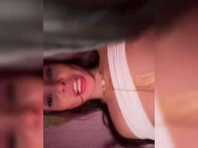 VIP17CoupleDream's chat room