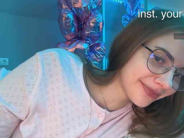VikkiExtraCheese's chat room
