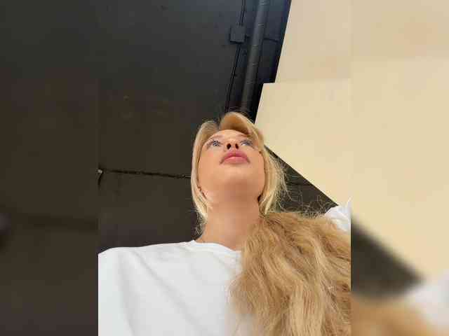 Cristi-Candy's chat room