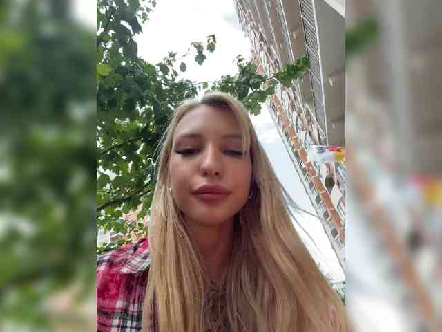 Cristi-Candy's chat room