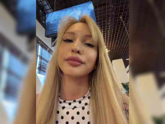Cristi-Candy's chat room