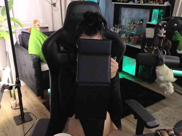 Kira_Li_Lime's chat room