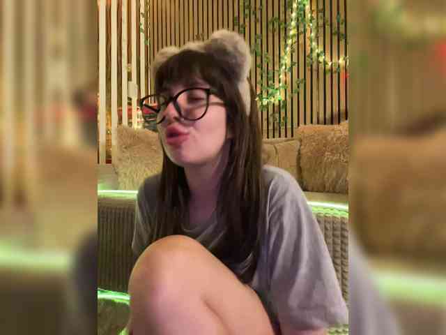 -Violetttttka-'s chat room