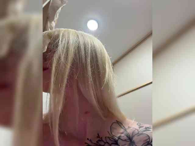 Cristi-Candy's chat room