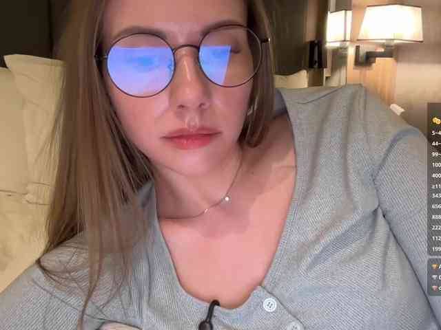 VikkiExtraCheese's chat room