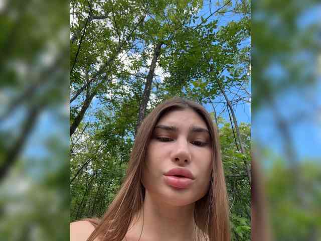 -EmilyBaby-'s chat room