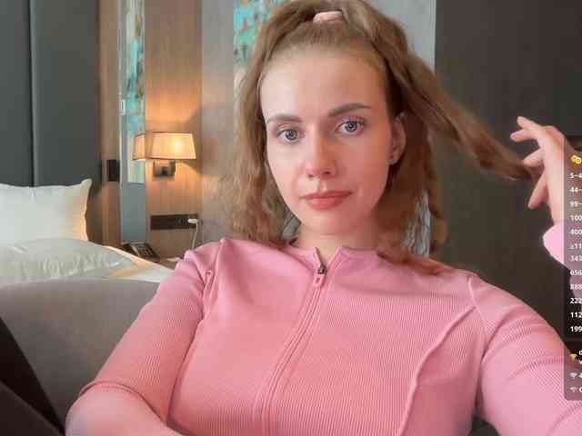 VikkiExtraCheese's chat room