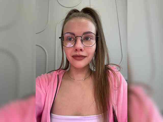 VikkiExtraCheese's chat room