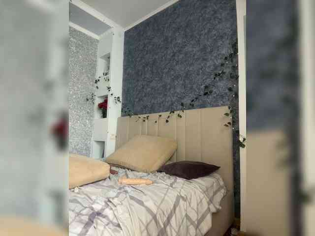 -Melani-'s chat room