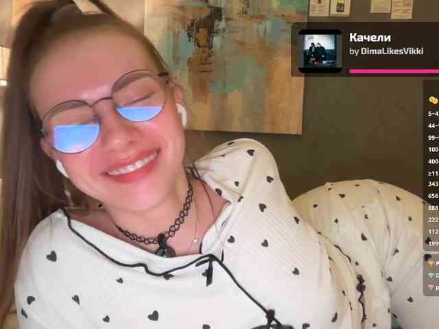 VikkiExtraCheese's chat room