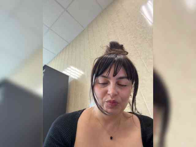 LustySass's chat room