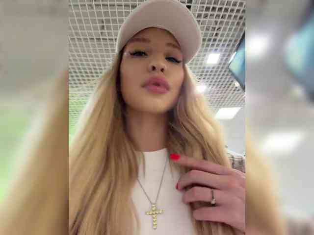 Cristi-Candy's chat room