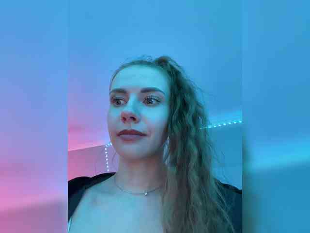 VikkiExtraCheese's chat room
