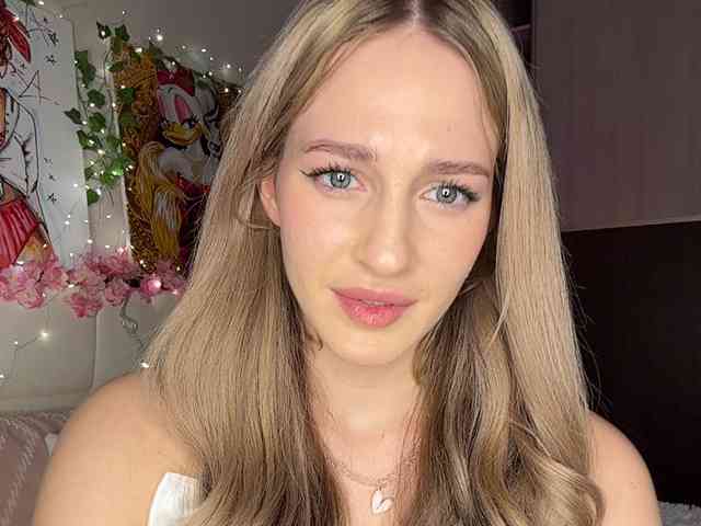 VictoriaBix's chat room