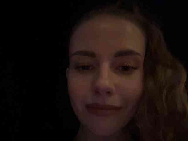 VikkiExtraCheese's chat room