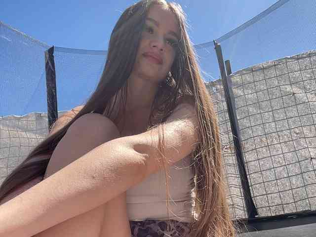 -_-_--------'s chat room