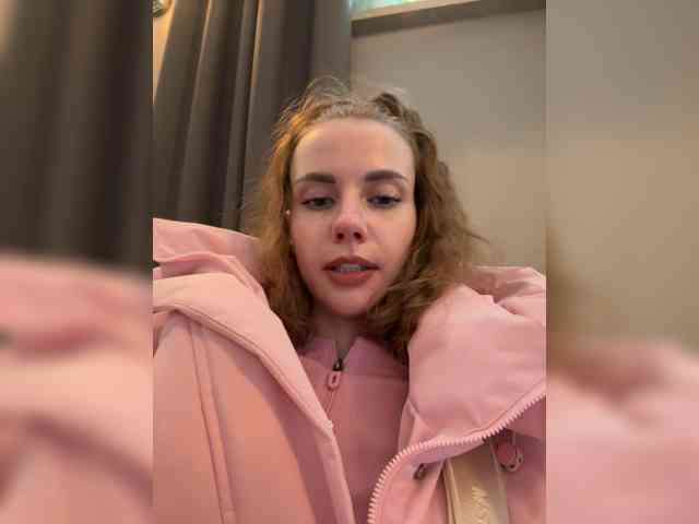 VikkiExtraCheese's chat room