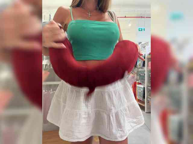 OrgazMia's chat room
