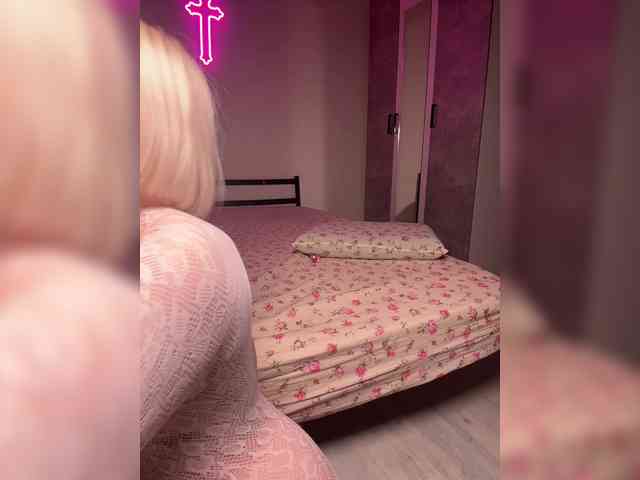 LuxPorn's chat room