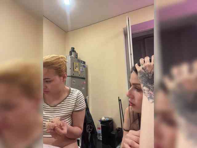 -Zoe-Love-'s chat room