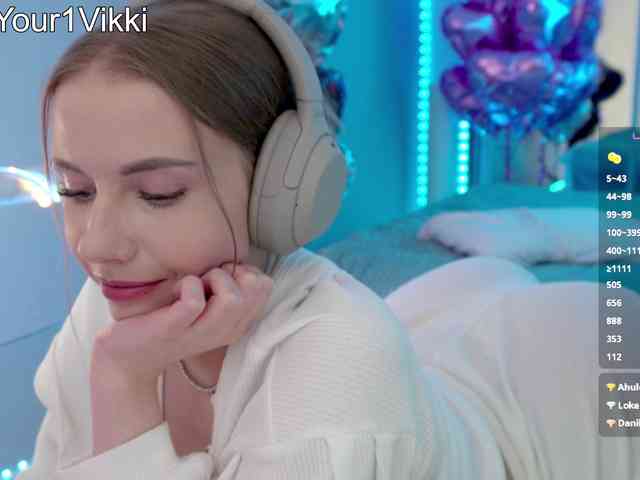 VikkiExtraCheese's chat room