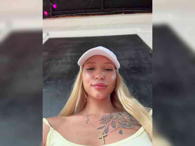 Cristi-Candy's chat room