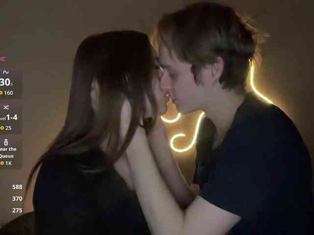 titsDestroy2007's chat room