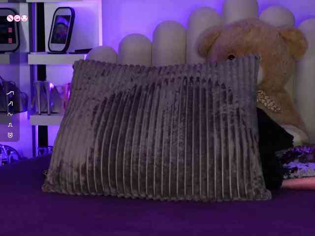 AngelaMyst's chat room