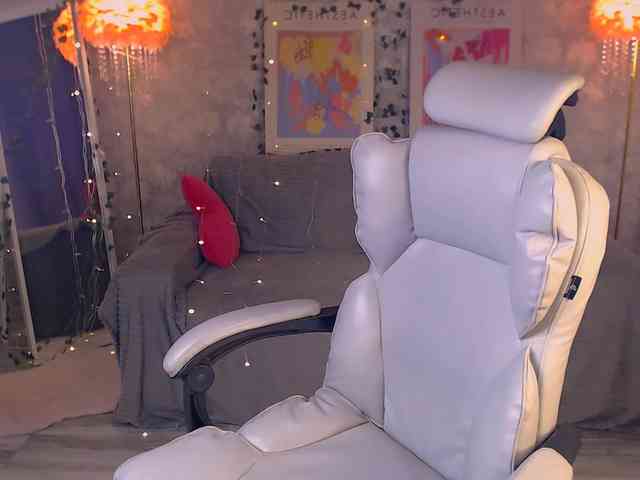 NicoleMerz's chat room