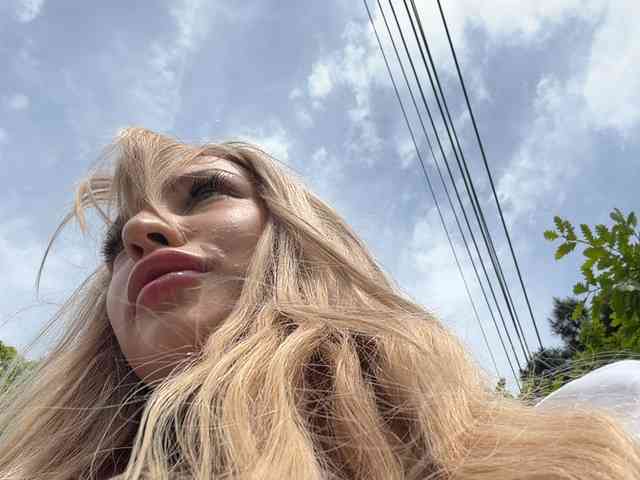 Cristi-Candy's chat room