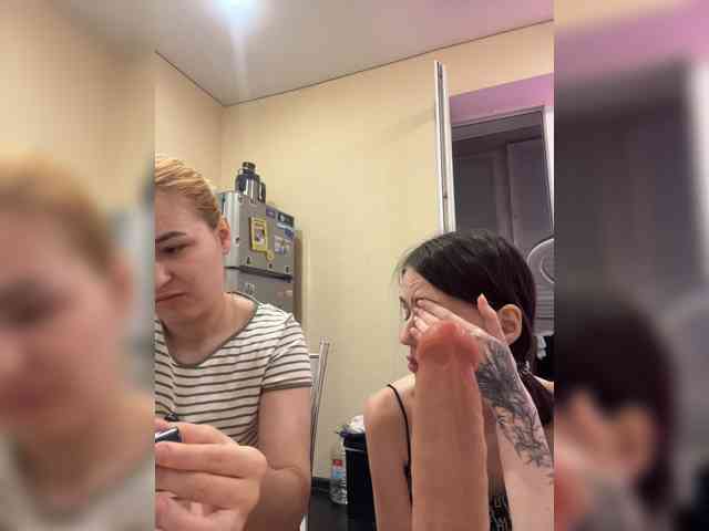-Zoe-Love-'s chat room