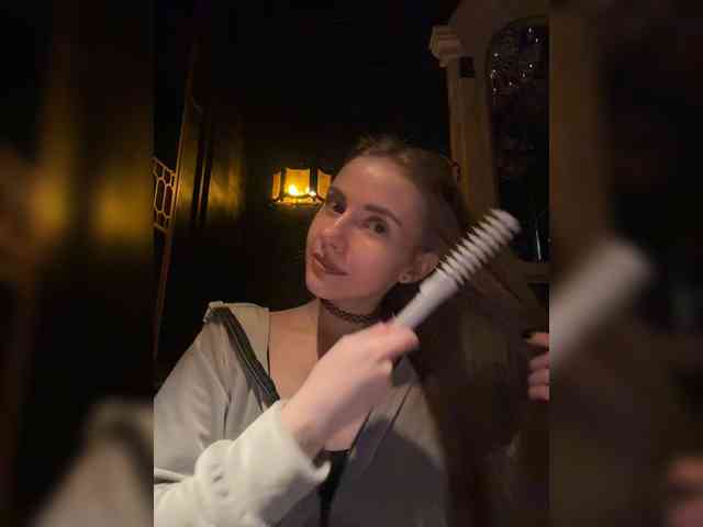 VikkiExtraCheese's chat room