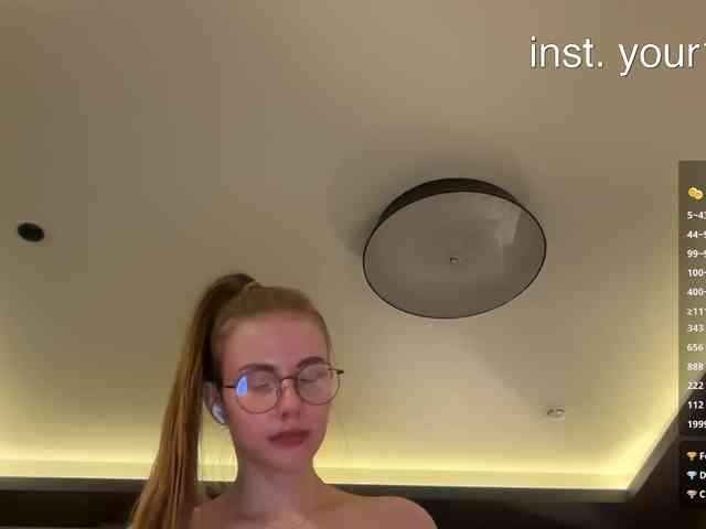 VikkiExtraCheese's chat room