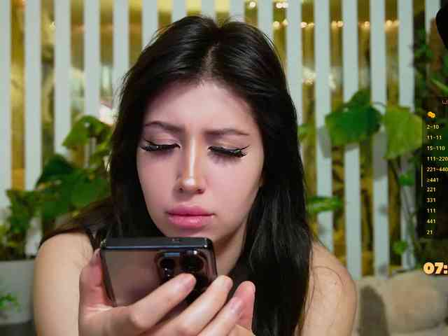 FlowwwerGirl's chat room