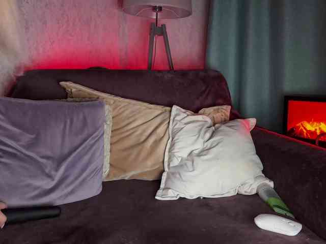 PinkFoxya's chat room