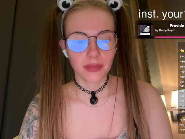 VikkiExtraCheese's chat room