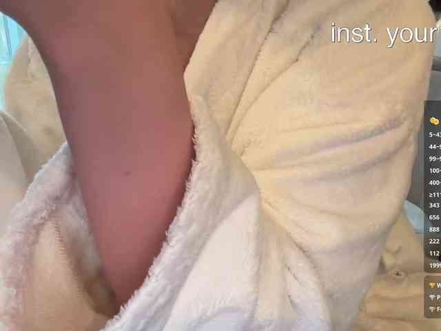 VikkiExtraCheese's chat room