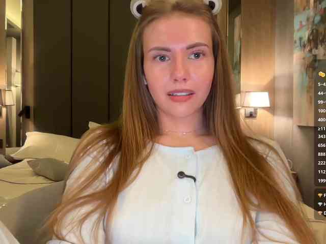 VikkiExtraCheese's chat room