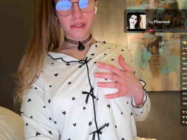 VikkiExtraCheese's chat room