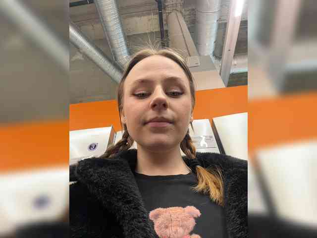 -Angel-Ali-'s chat room