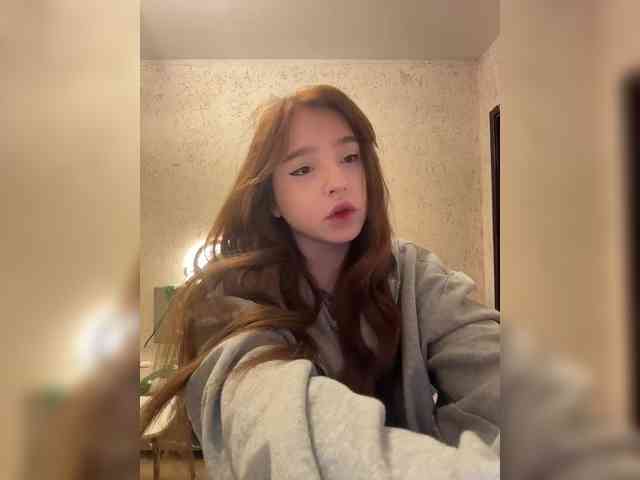 LittleDelora's chat room